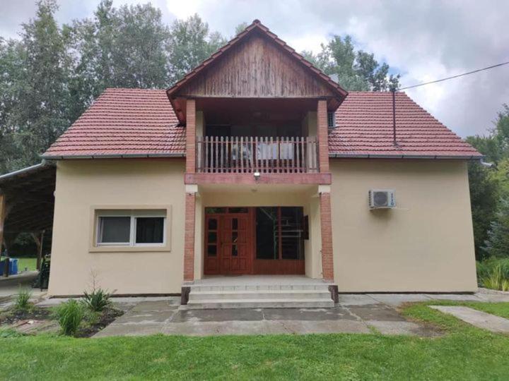 Maci Vendeghaz Lägenhet Bekescsaba Exteriör bild